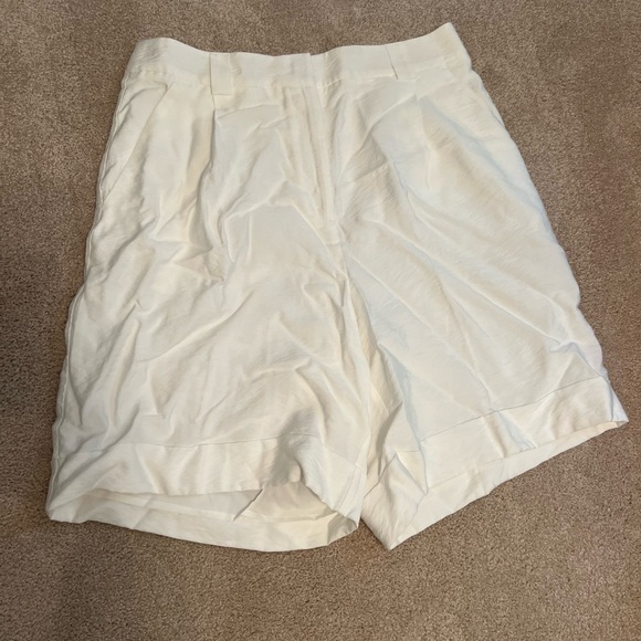 ANTHRO NEW WITH TAGS: Maeve Day to Evening White shorts - Picture 4 of 6